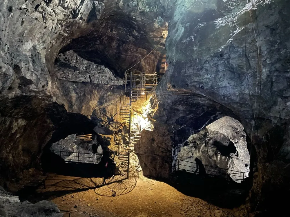 60 Meter Mine Tour (English)
