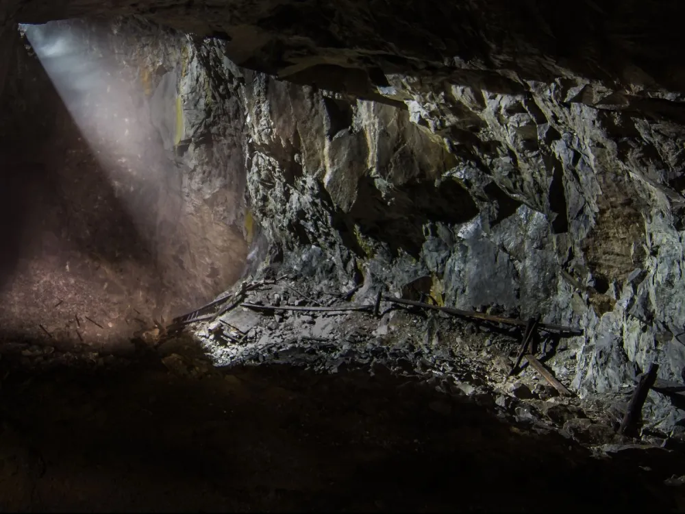 60 Meter Mine Tour (English)